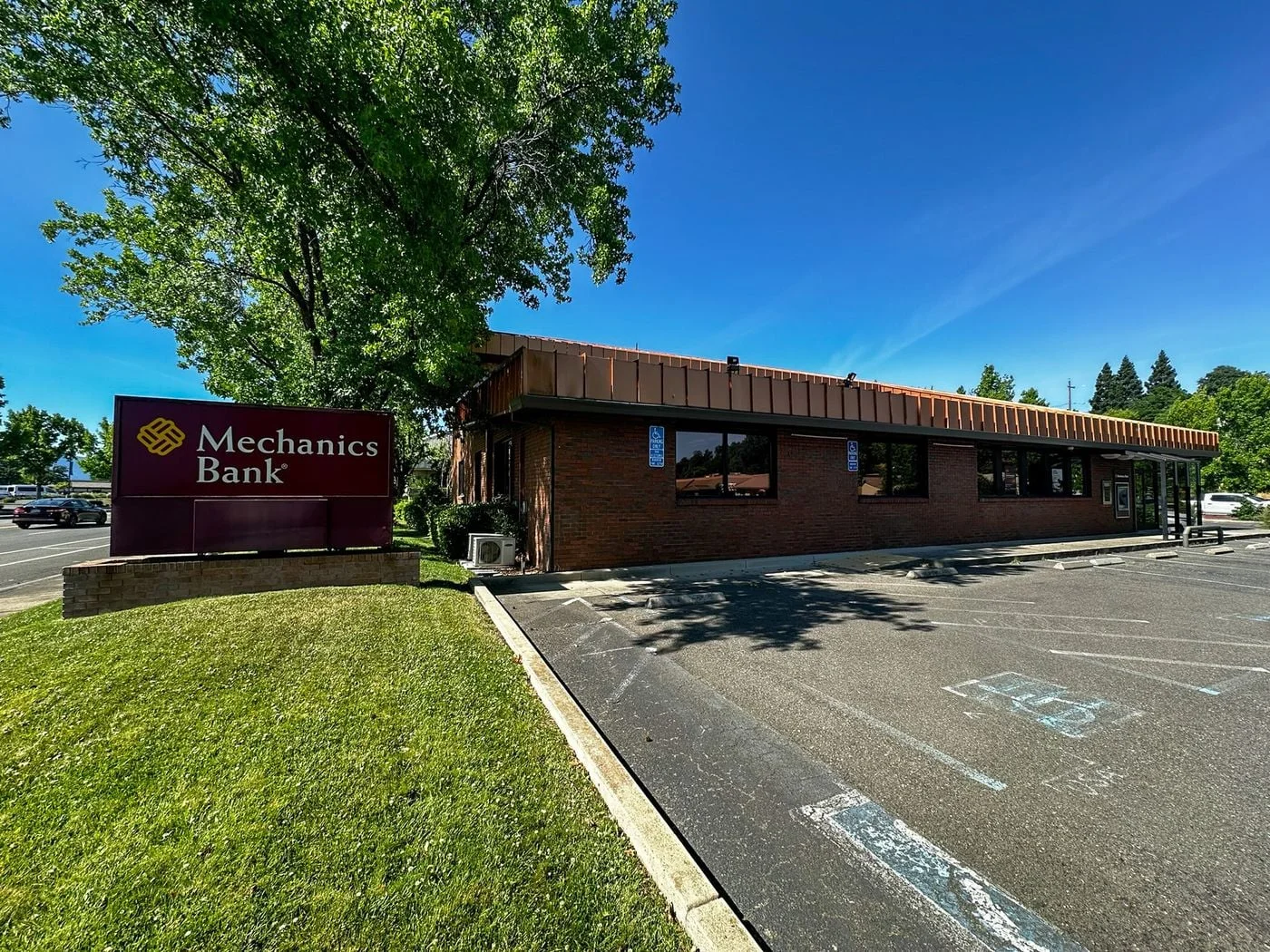 Photo 2 of 185 Hartnell Ave, Redding, CA 96002