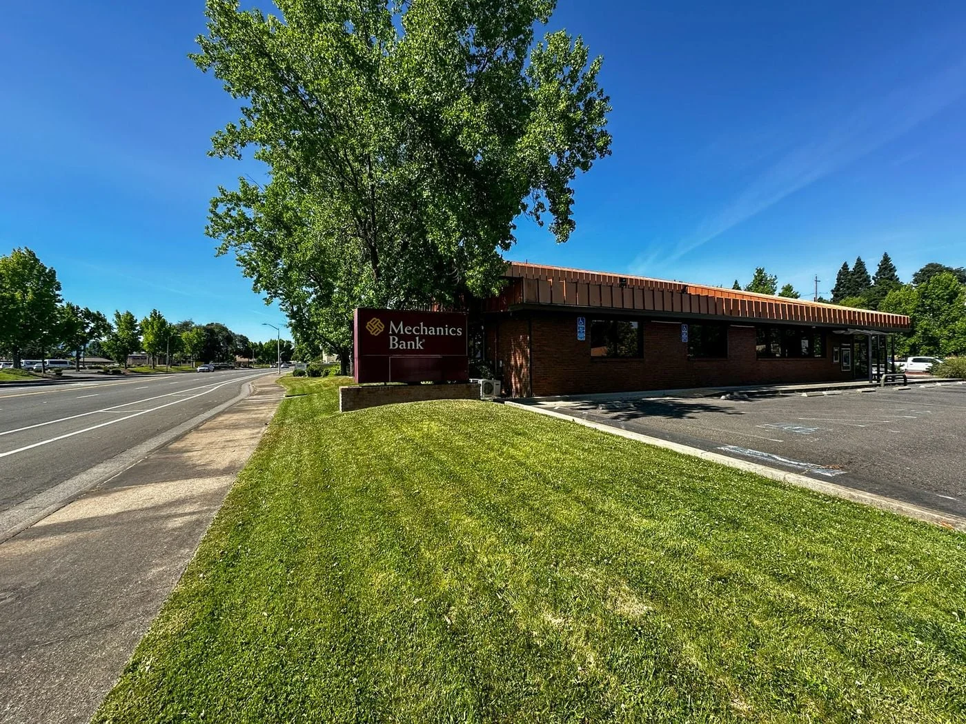 Photo 3 of 185 Hartnell Ave, Redding, CA 96002