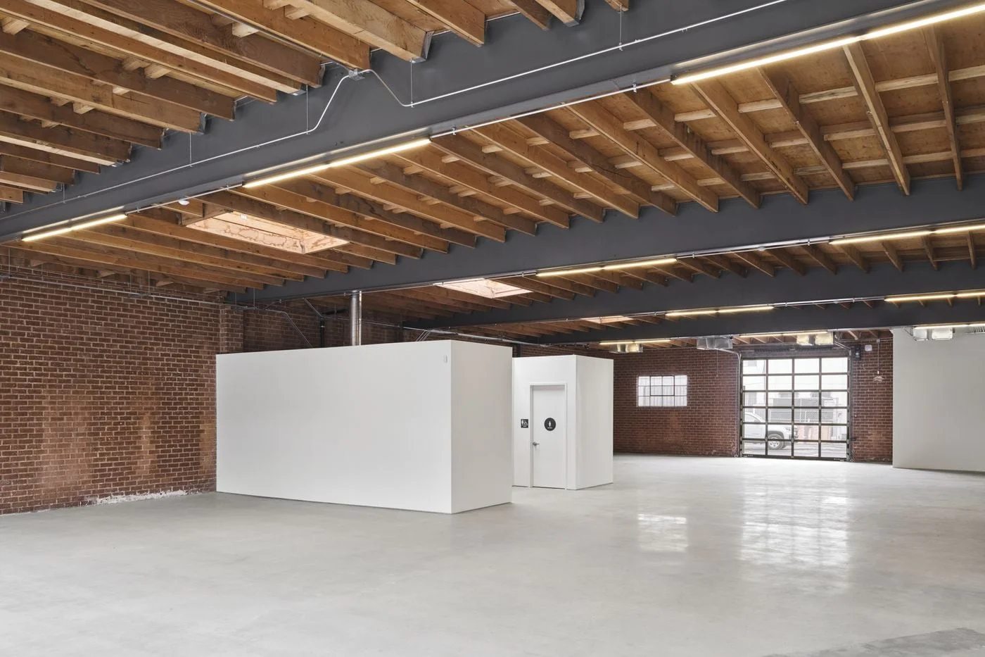 Photo 2 of 4005 W Jefferson Blvd, Los Angeles, CA 90016