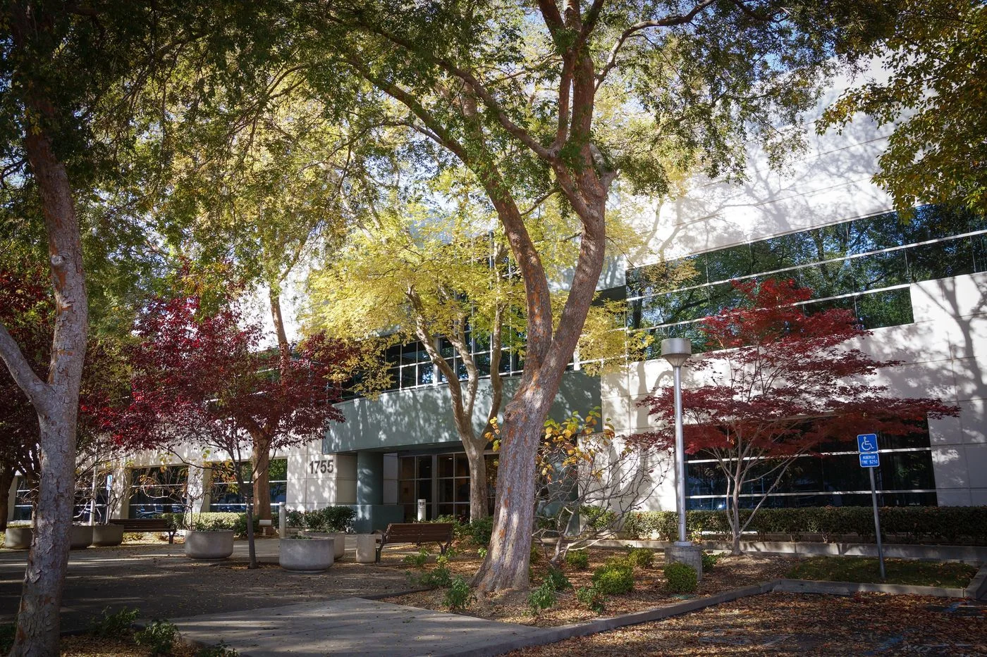 Photo 1 of 1755 Creekside Oaks Dr, Sacramento, CA 95833