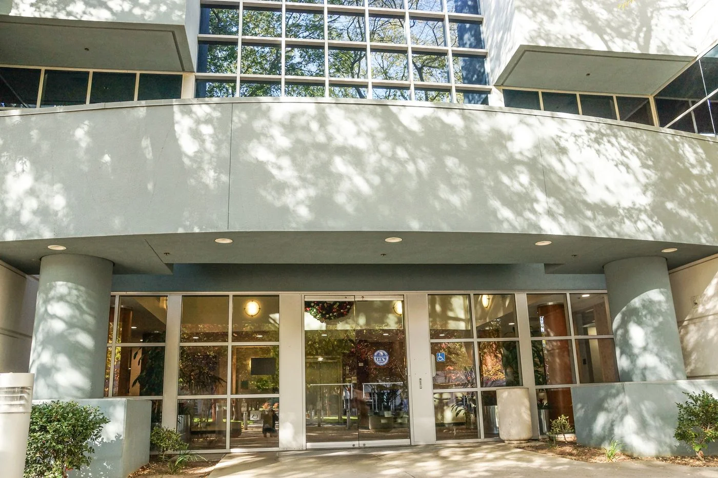 Photo 3 of 1755 Creekside Oaks Dr, Sacramento, CA 95833