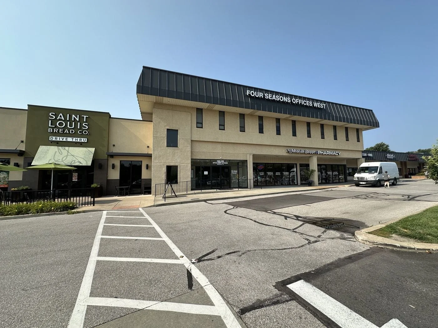 Photo 1 of 102 Four Seasons Shopping Ctr, Chesterfield, MO 63017