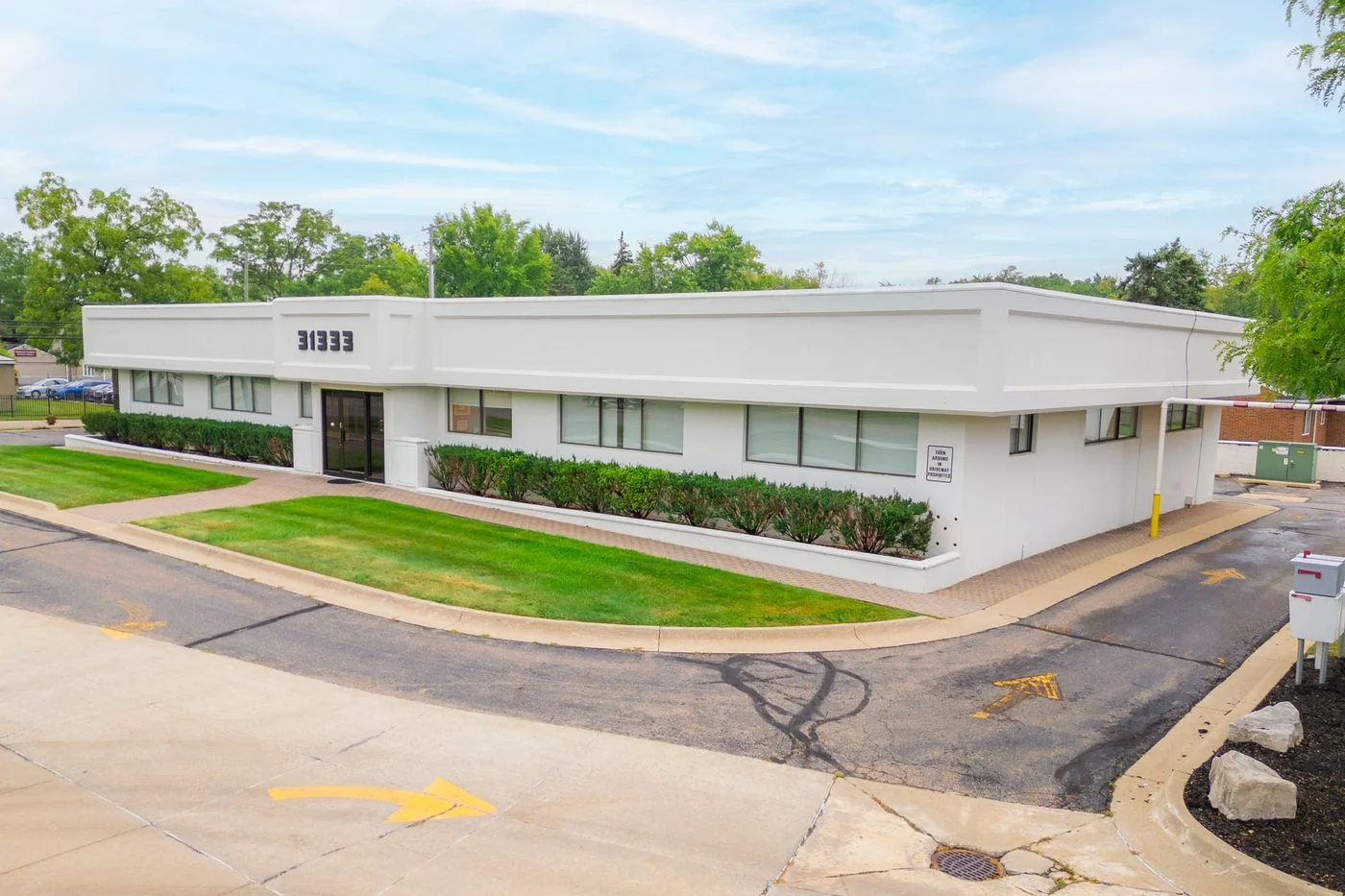 Photo 3 of 31333 W 13 Mile Rd, Farmington Hills, MI 48334