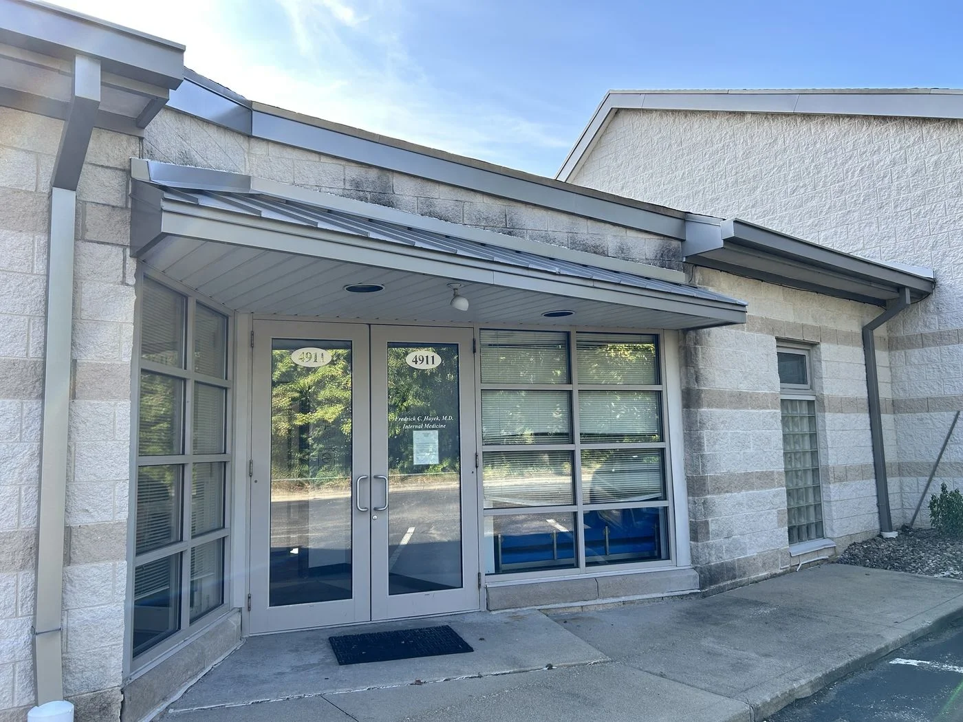 Photo 2 of 4911 Munson St NW, Canton, OH 44718