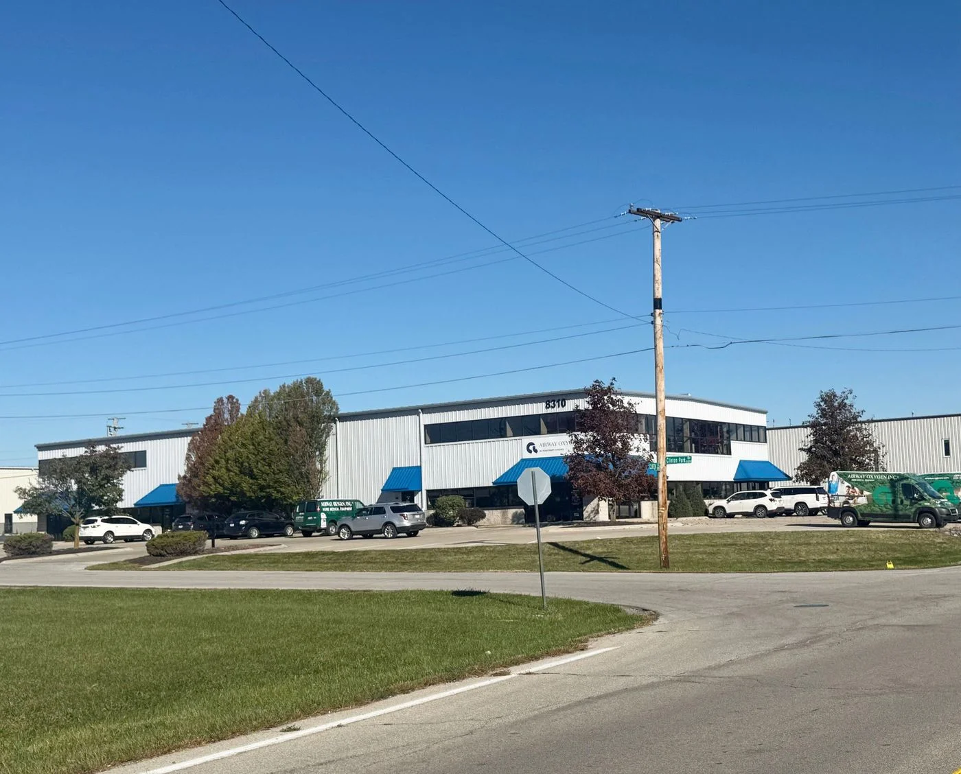 Photo 3 of 8310 Clinton Park Dr, Fort Wayne, IN 46825