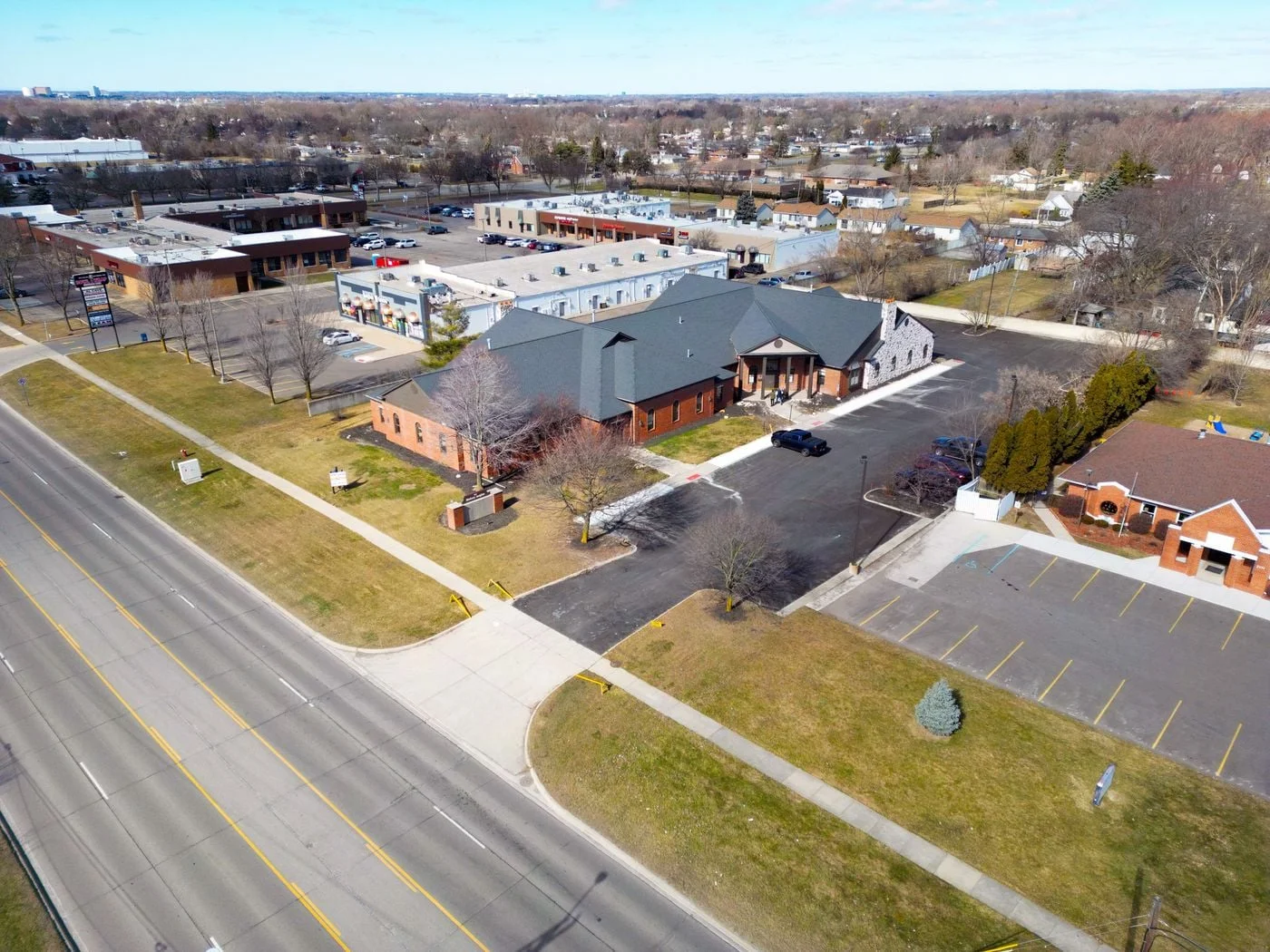 Photo 3 of 2167 15 Mile Rd, Sterling Heights, MI 48310