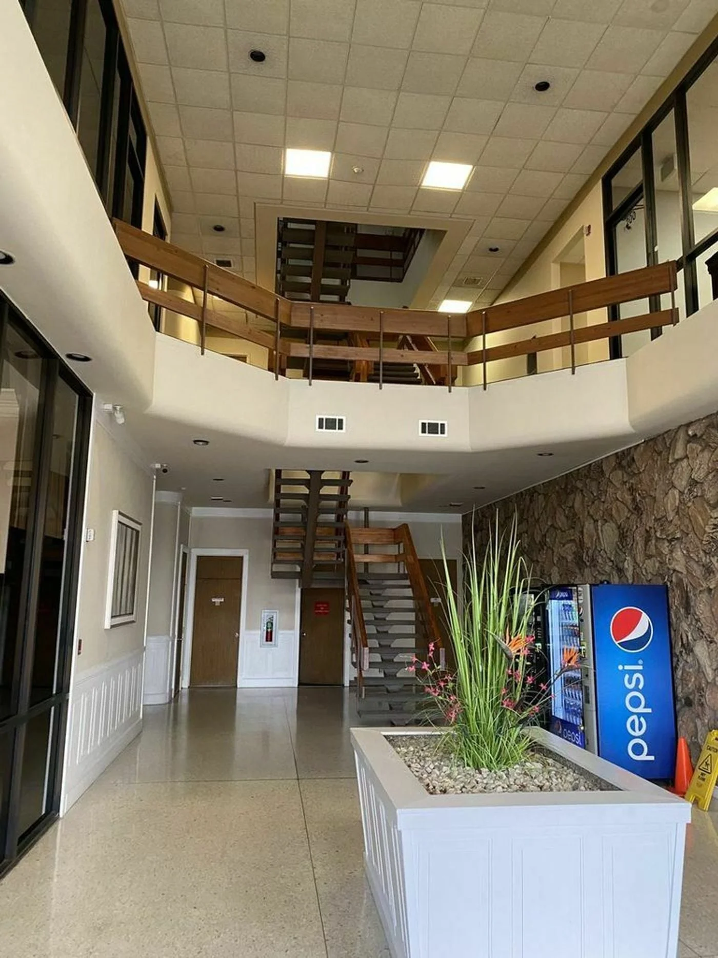 Photo 2 of 1919 Veterans Memorial Blvd, Kenner, LA 70062