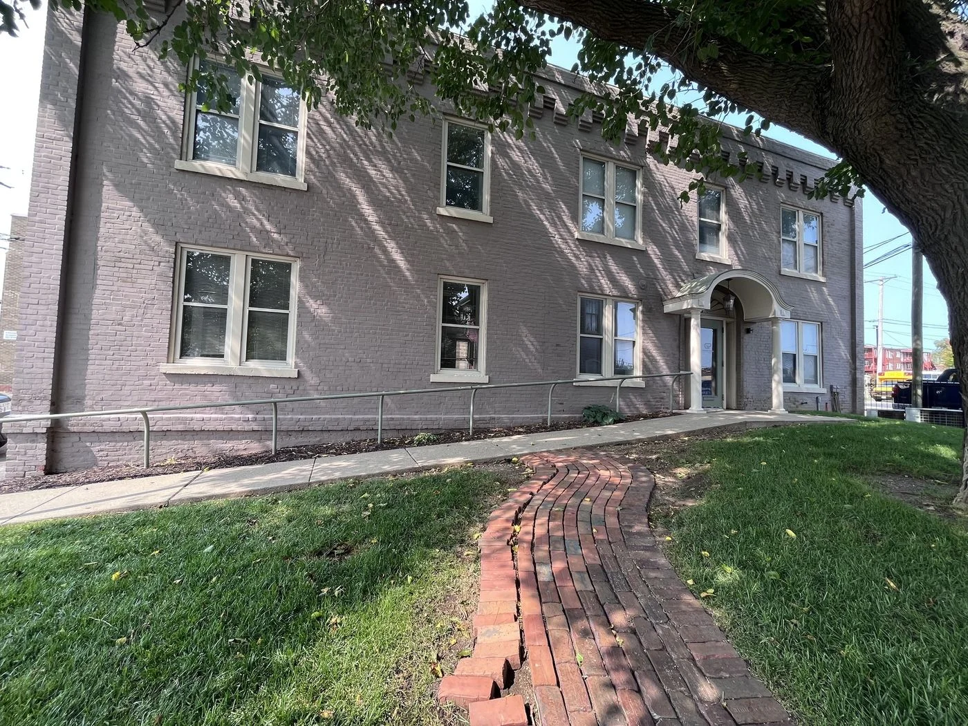 Photo 1 of 403 SW Jefferson, Peoria, IL 61603