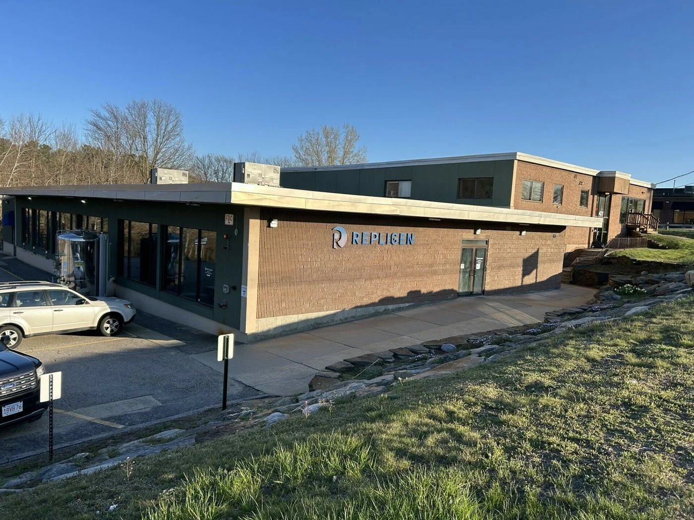 Photo 1 of 421 Washington St, Auburn, MA 01501