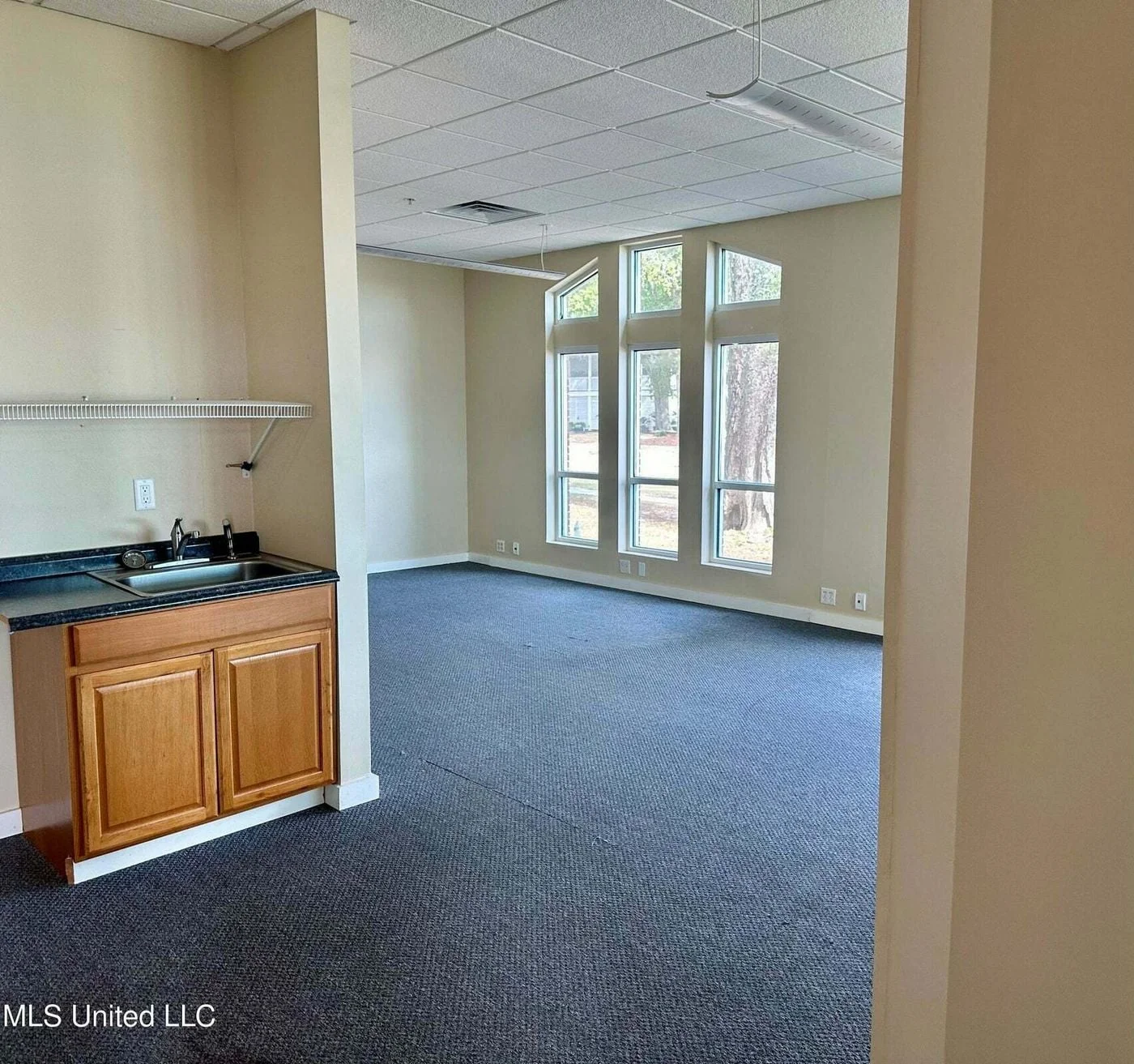 Photo 2 of 2548 Beach Blvd, Biloxi, MS 39531