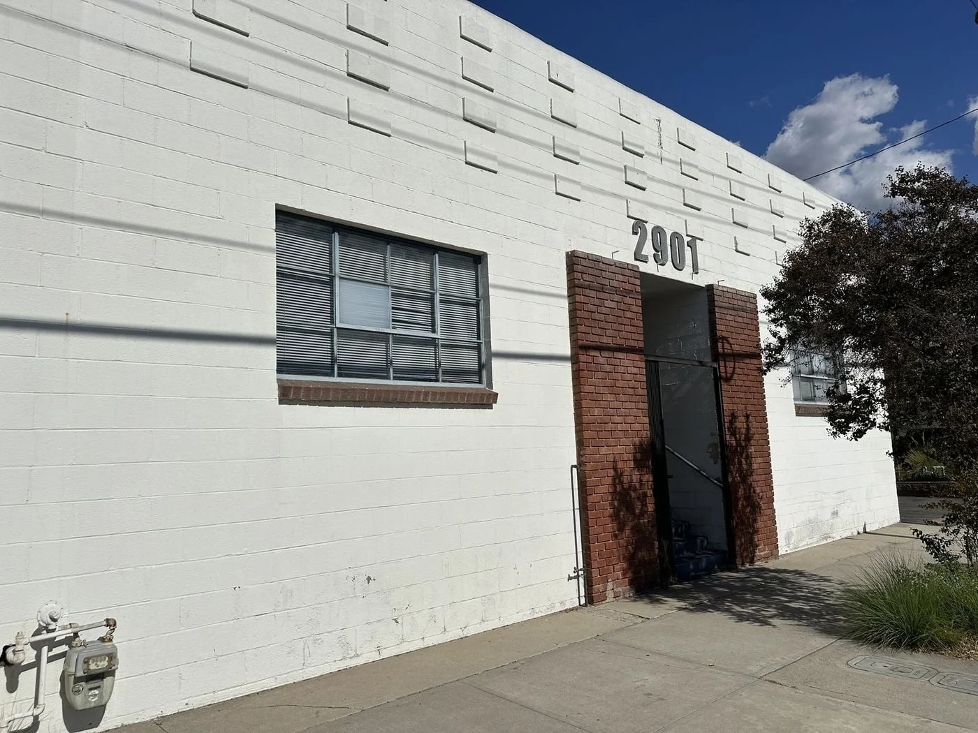 Photo 2 of 2901-2905 Winona Ave, Burbank, CA 91504