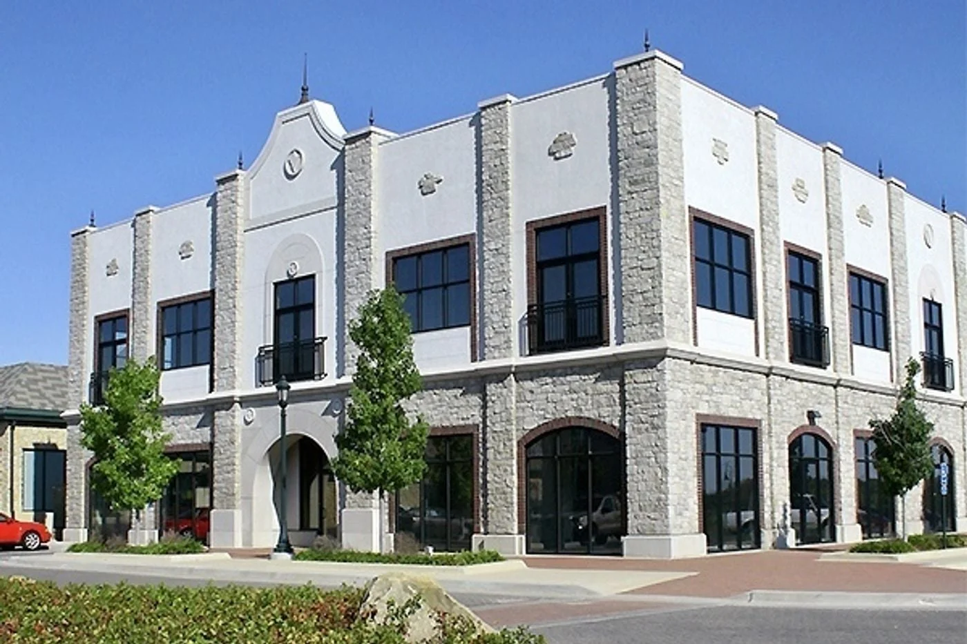 Photo 1 of 6300 N Revere Dr, Kansas City, MO 64151