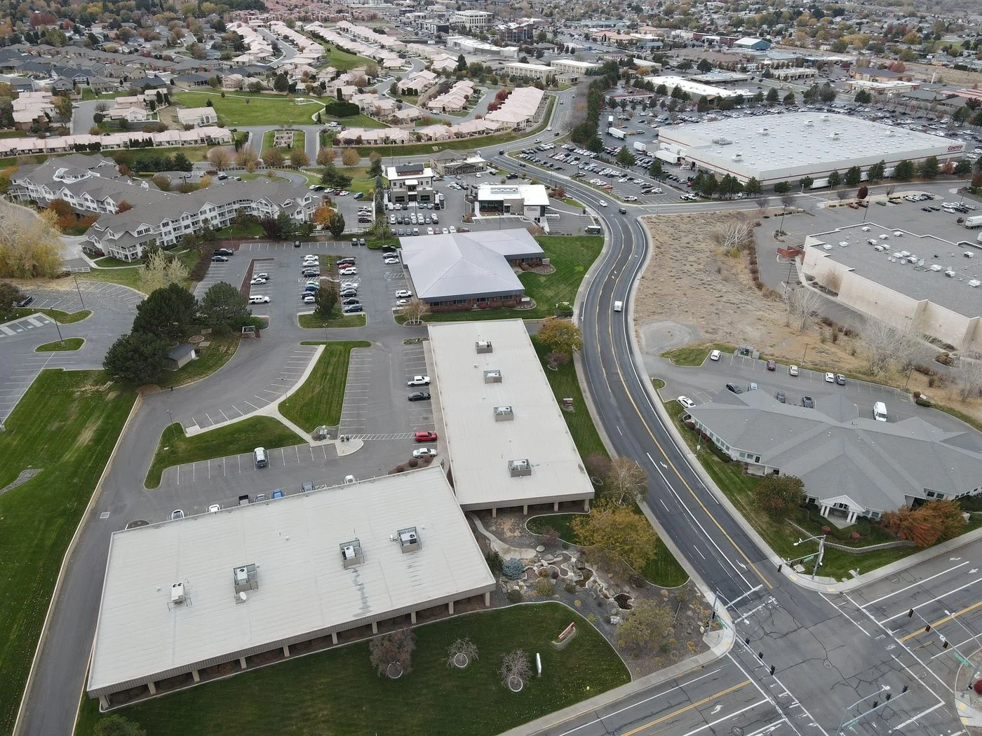 Photo 3 of 8203 W Quinault Ave, Kennewick, WA 99336