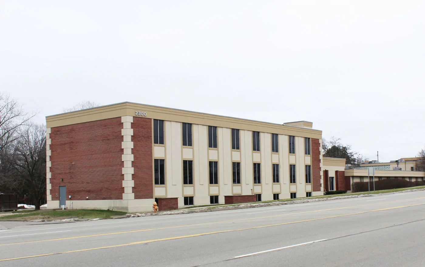 Photo 2 of 2300 Dixie Hwy, Waterford, MI 48328