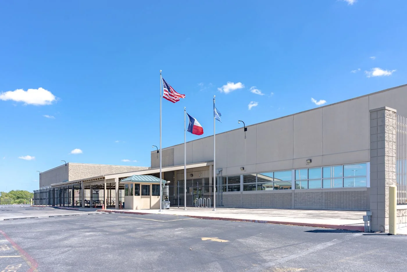 Photo 3 of 11711 N Ih 35, San Antonio, TX 78233