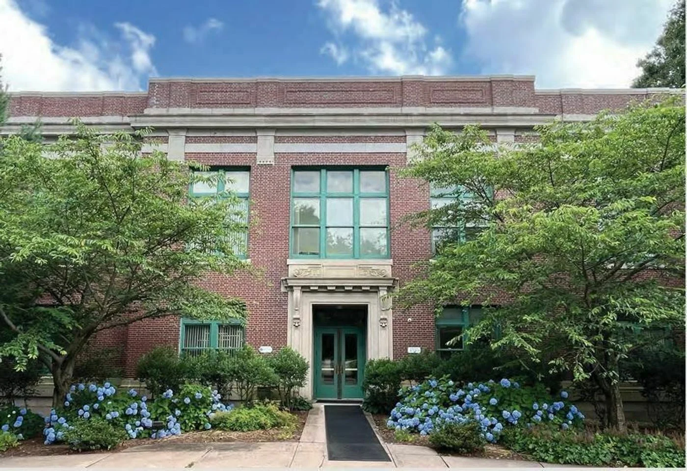 Photo 1 of 146 Hartford Rd, Manchester, CT 06040