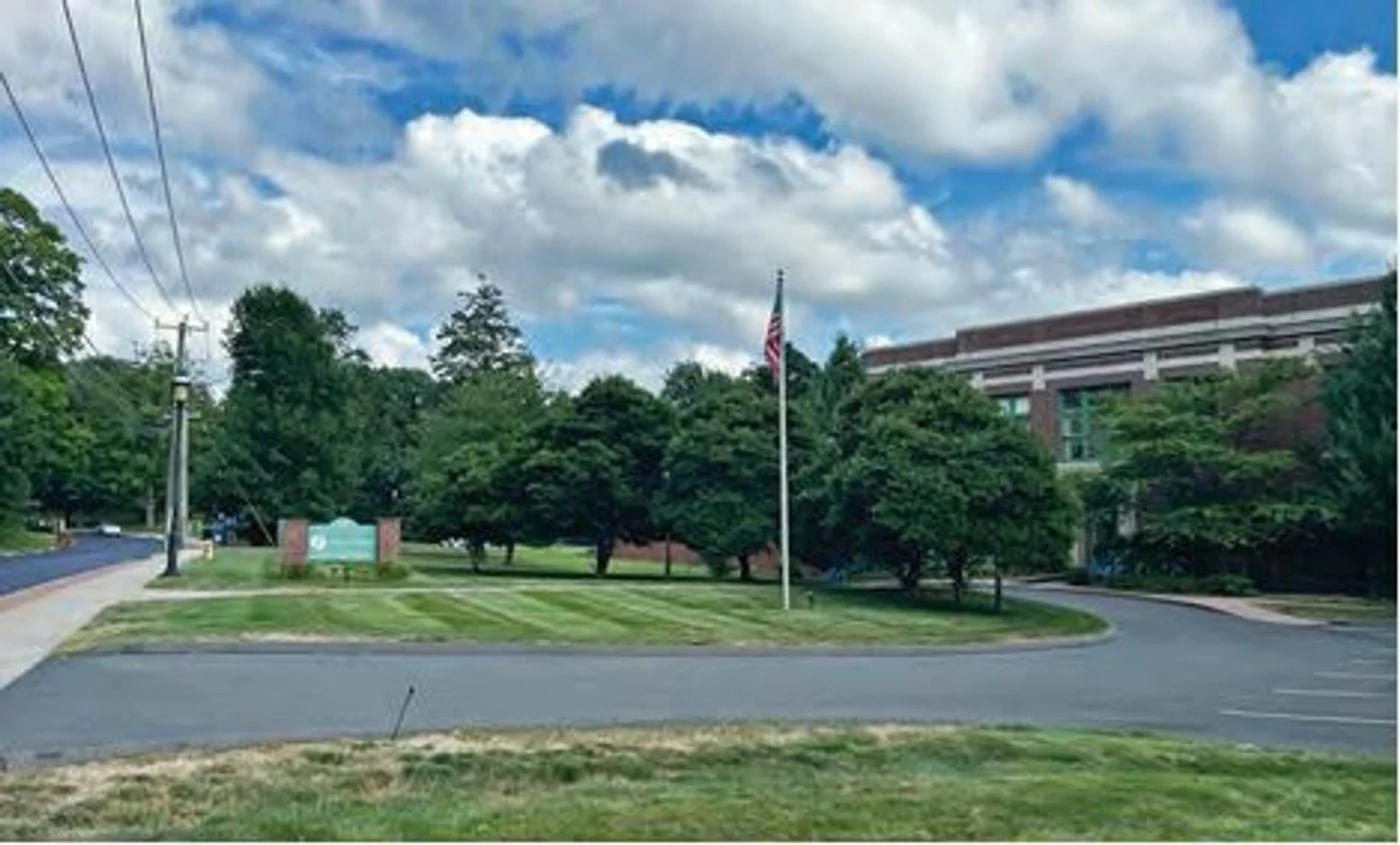 Photo 2 of 146 Hartford Rd, Manchester, CT 06040