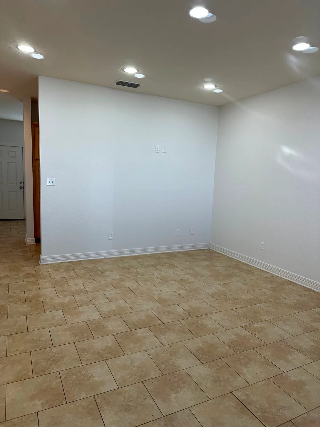 Photo 1 of 2107 Courthouse Dr, Longview, TX, 75605