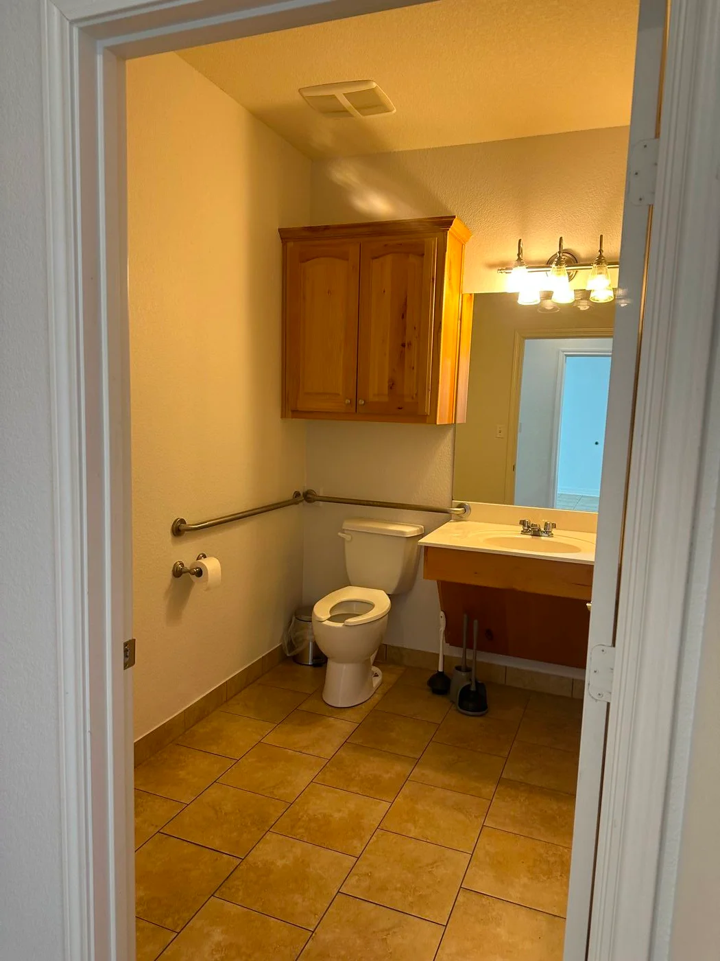 Photo 2 of 2107 Courthouse Dr, Longview, TX, 75605