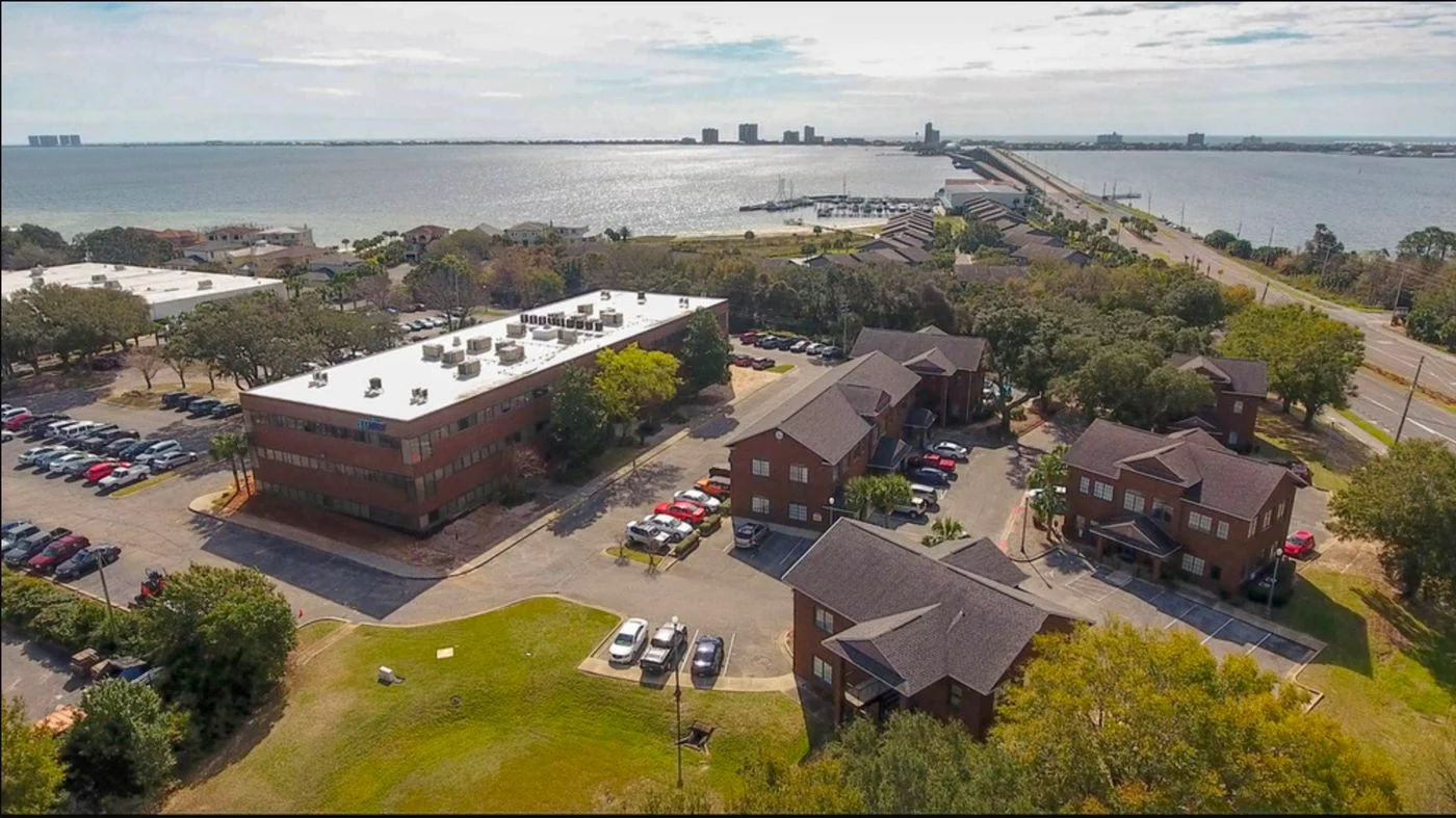 Photo 1 of 1101 Gulf Breeze Pkwy, Gulf Breeze, FL 32561