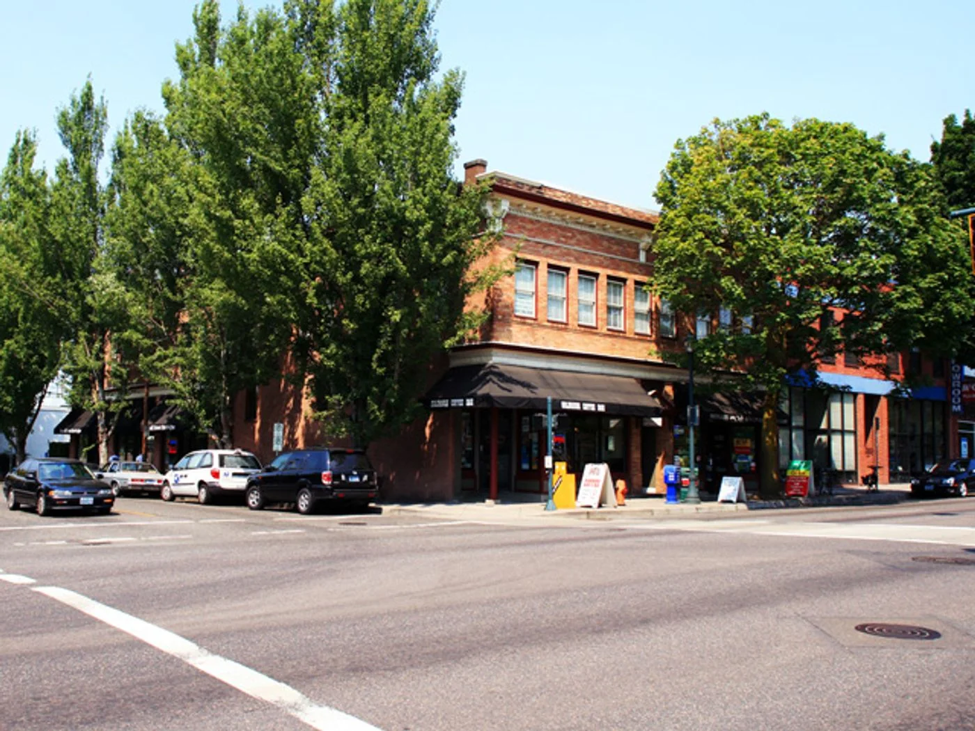 Photo 1 of 325-333 NE Russell St And 2601-2605 NE Mlk, Portland, OR 97212