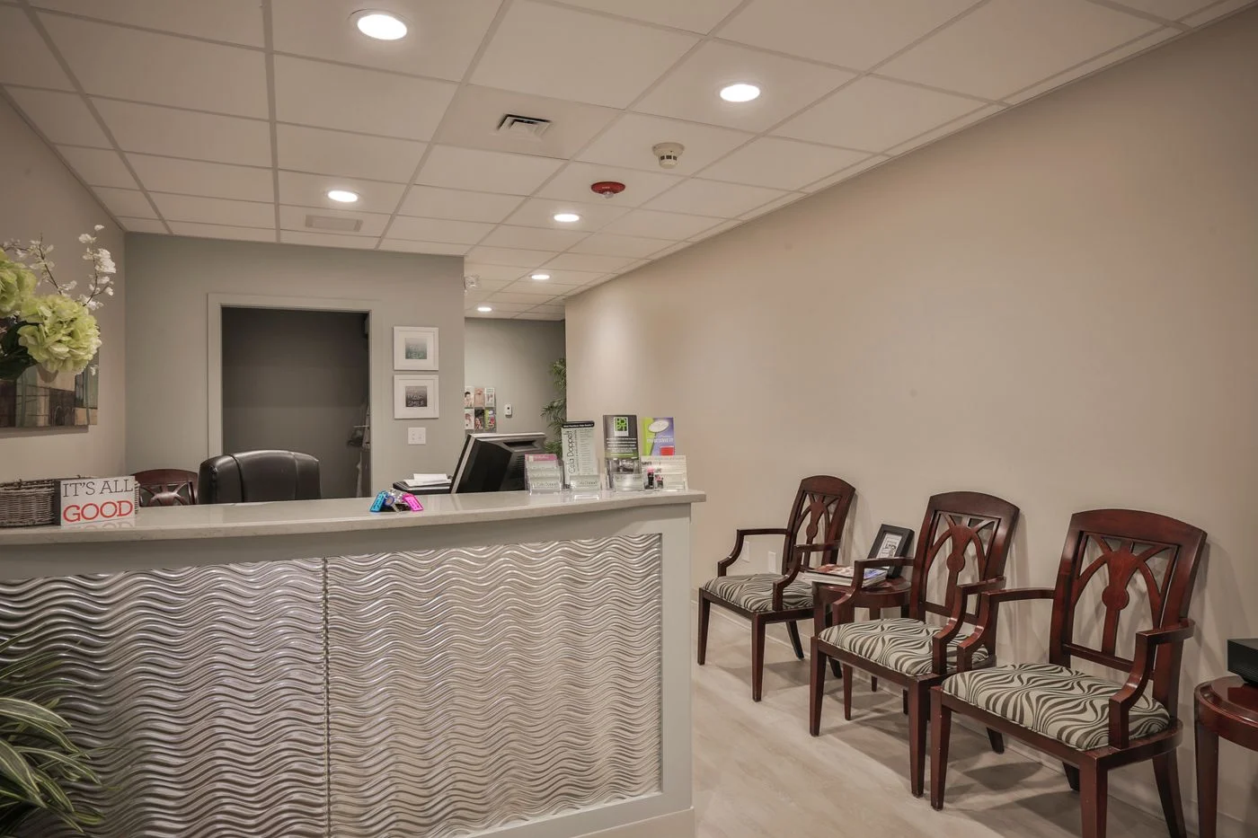 Photo 1 of 607 North Ave, Wakefield, MA 01880