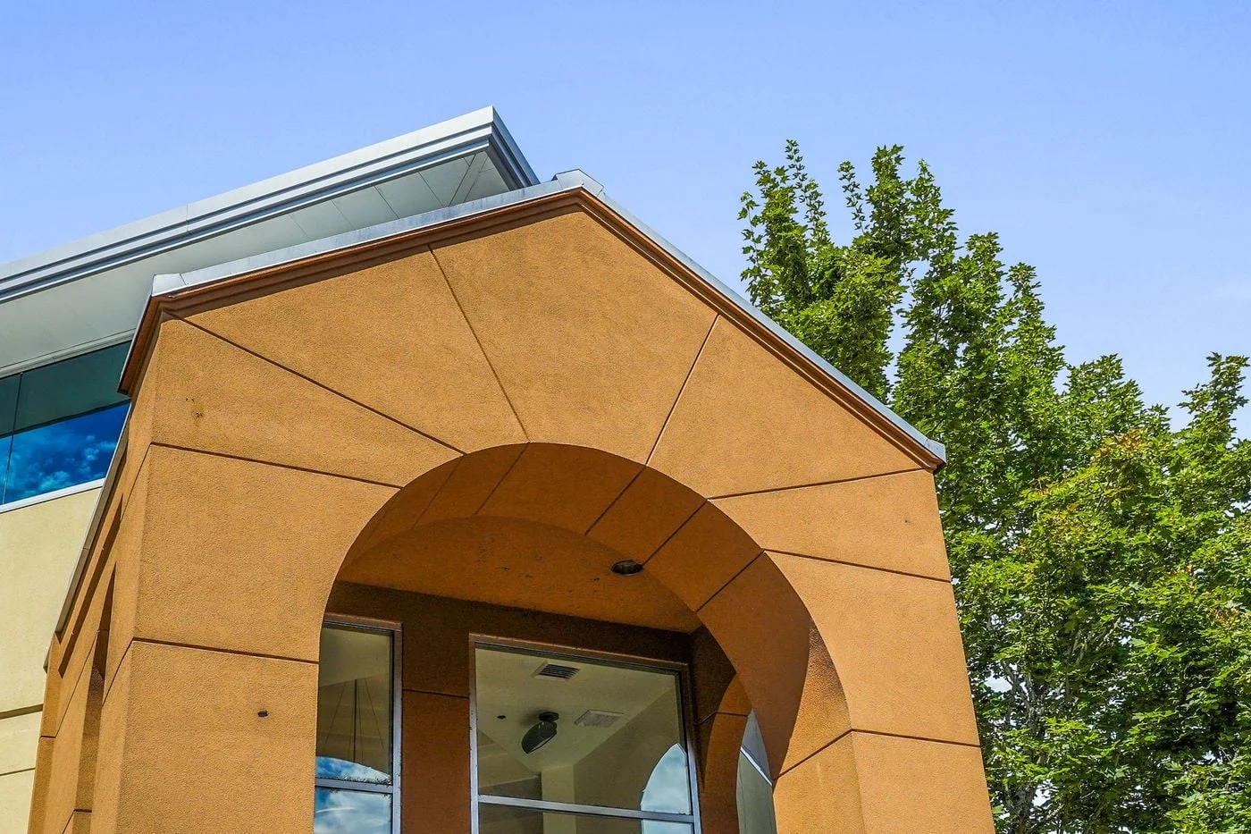 Photo 2 of 6902 SE Lake Rd, Milwaukie, OR 97267