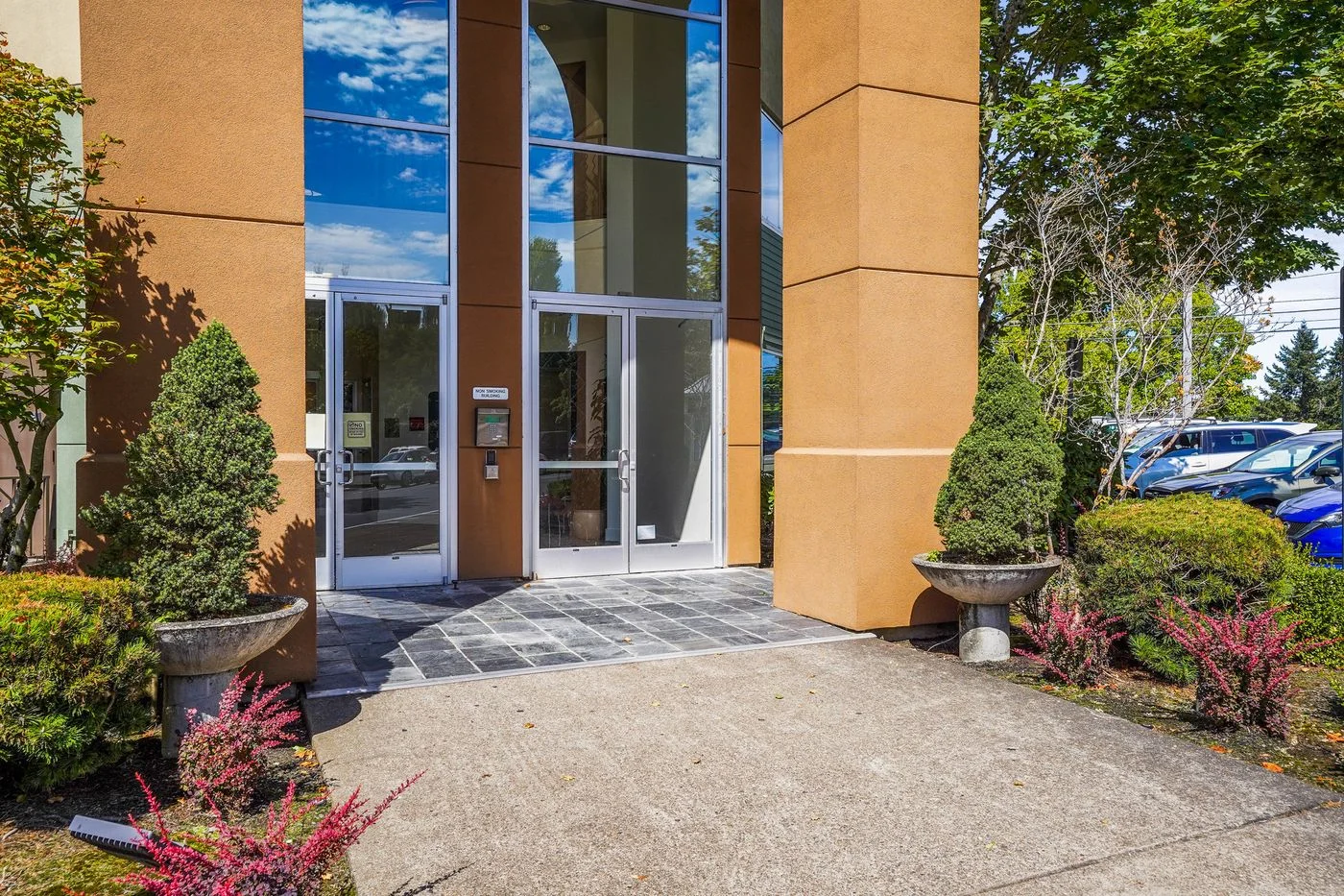 Photo 3 of 6902 SE Lake Rd, Milwaukie, OR 97267