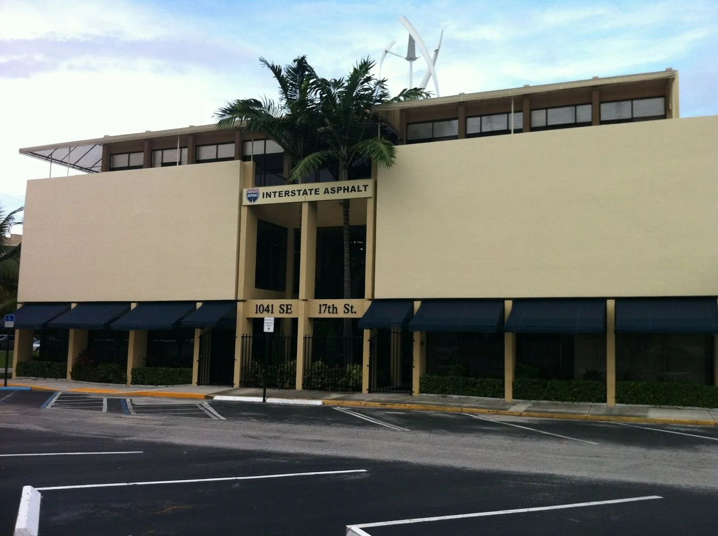 Photo-1 of 1041 SE 17th St, Fort Lauderdale, FL 33316