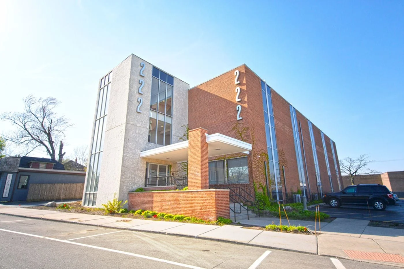 Photo 1 of 222 E Wisconsin Ave, Lake Forest, IL 60045