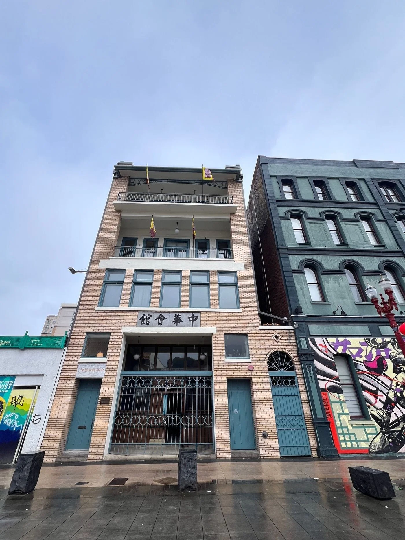 Photo 1 of 315-317 NW Davis St, Portland, OR 97209