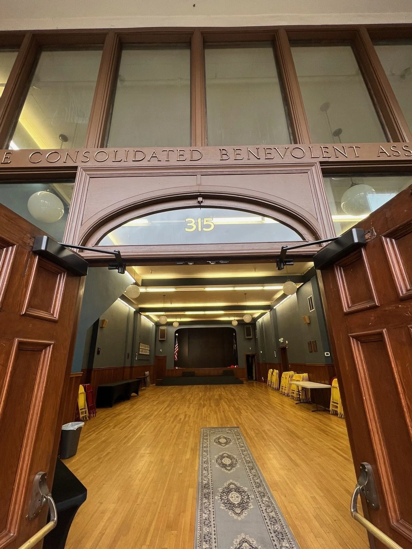 Photo 2 of 315-317 NW Davis St, Portland, OR 97209