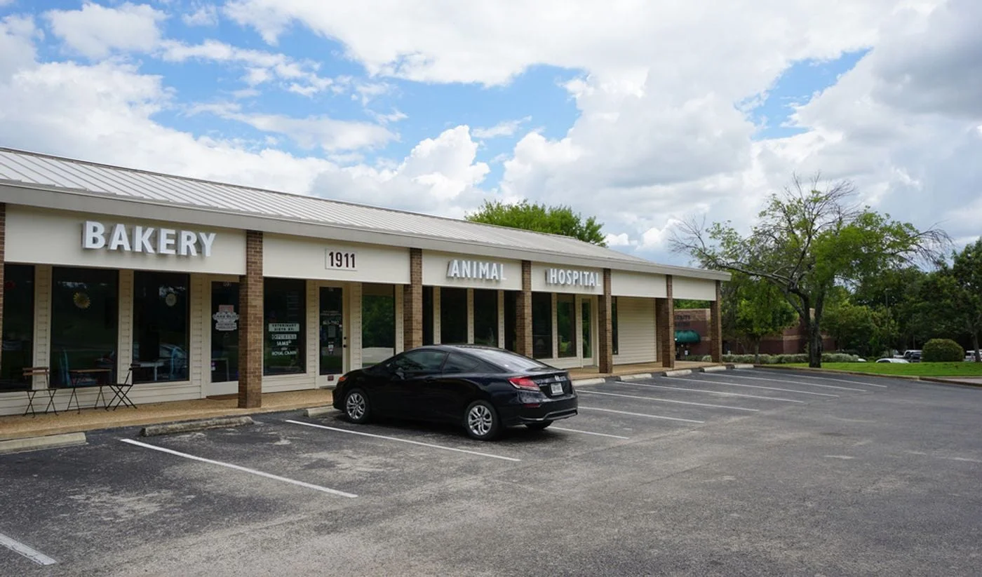 Photo 2 of 1911 N Austin Ave, Georgetown, TX 78626