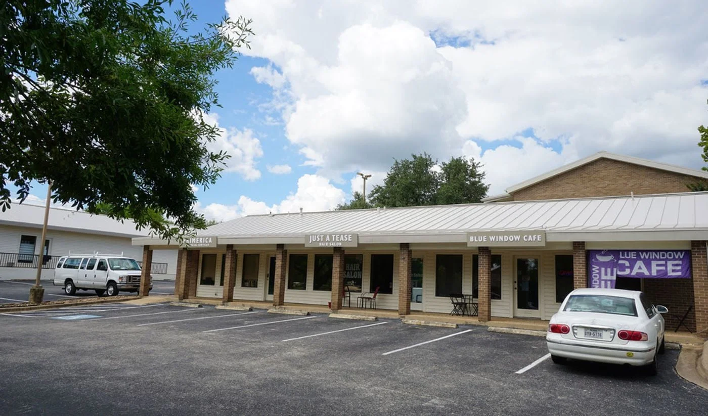 Photo 3 of 1911 N Austin Ave, Georgetown, TX 78626