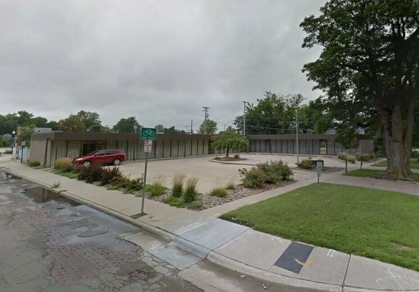 Photo 1 of 1331 Plum St, Lincoln, NE 68502