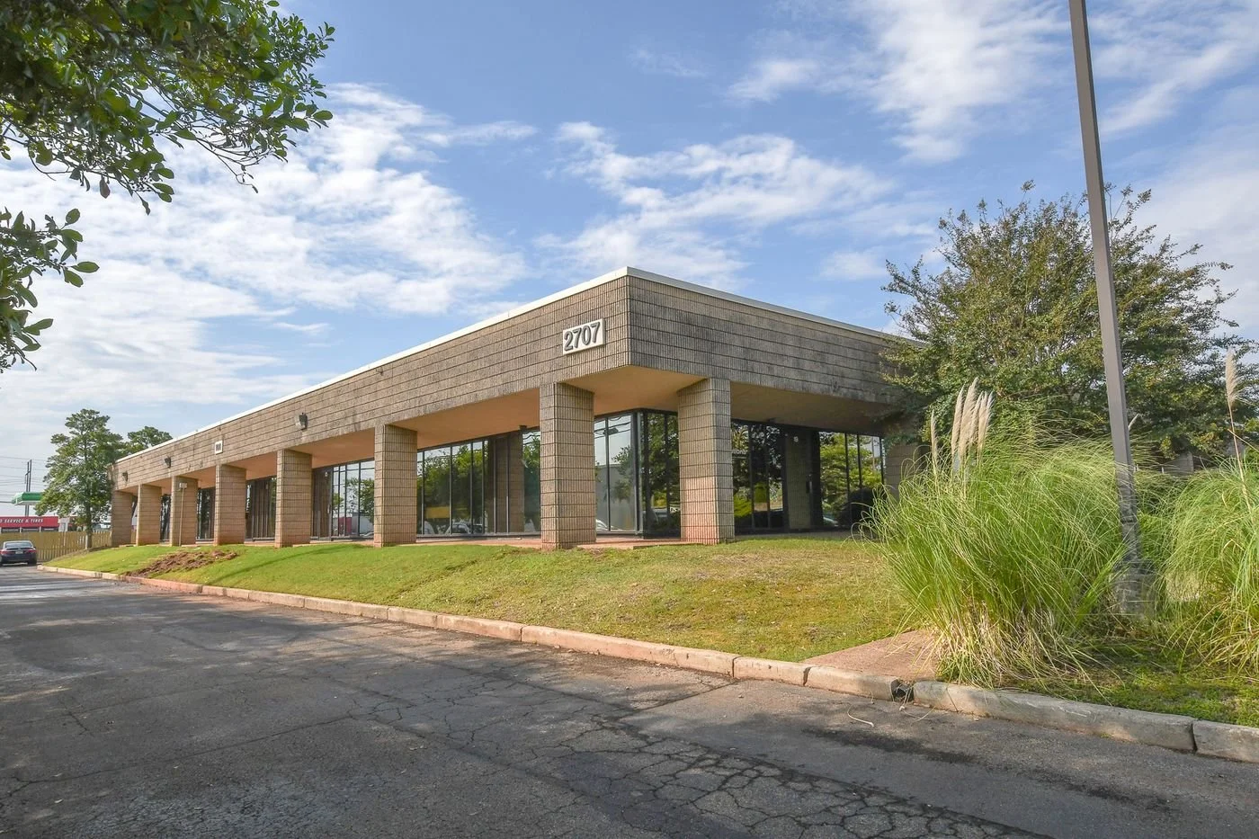 Photo-1 of 2705 Artie St SW, Huntsville, AL 35805