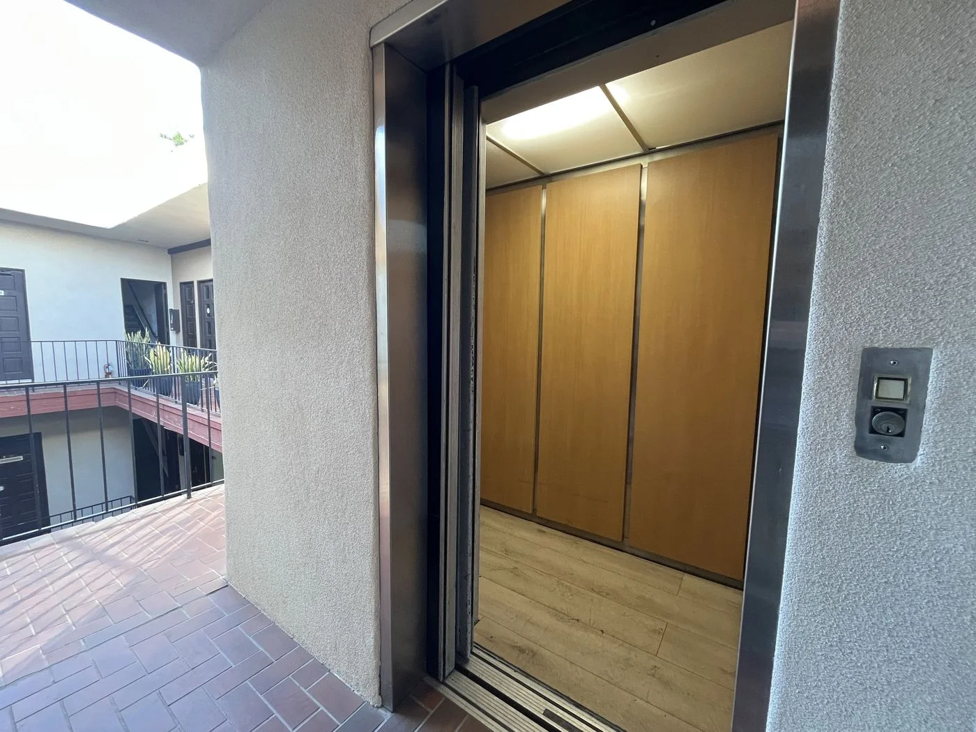 Photo 3 of 23639 Hawthorne Blvd, Torrance, CA 90505