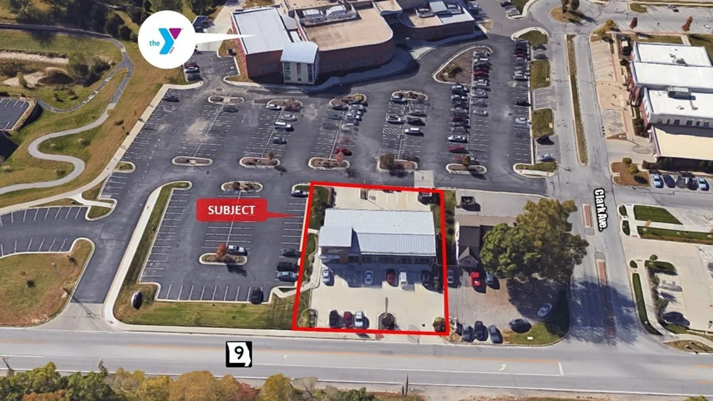 Photo 3 of 6112 N MO 9 Hwy, Parkville, MO 64152