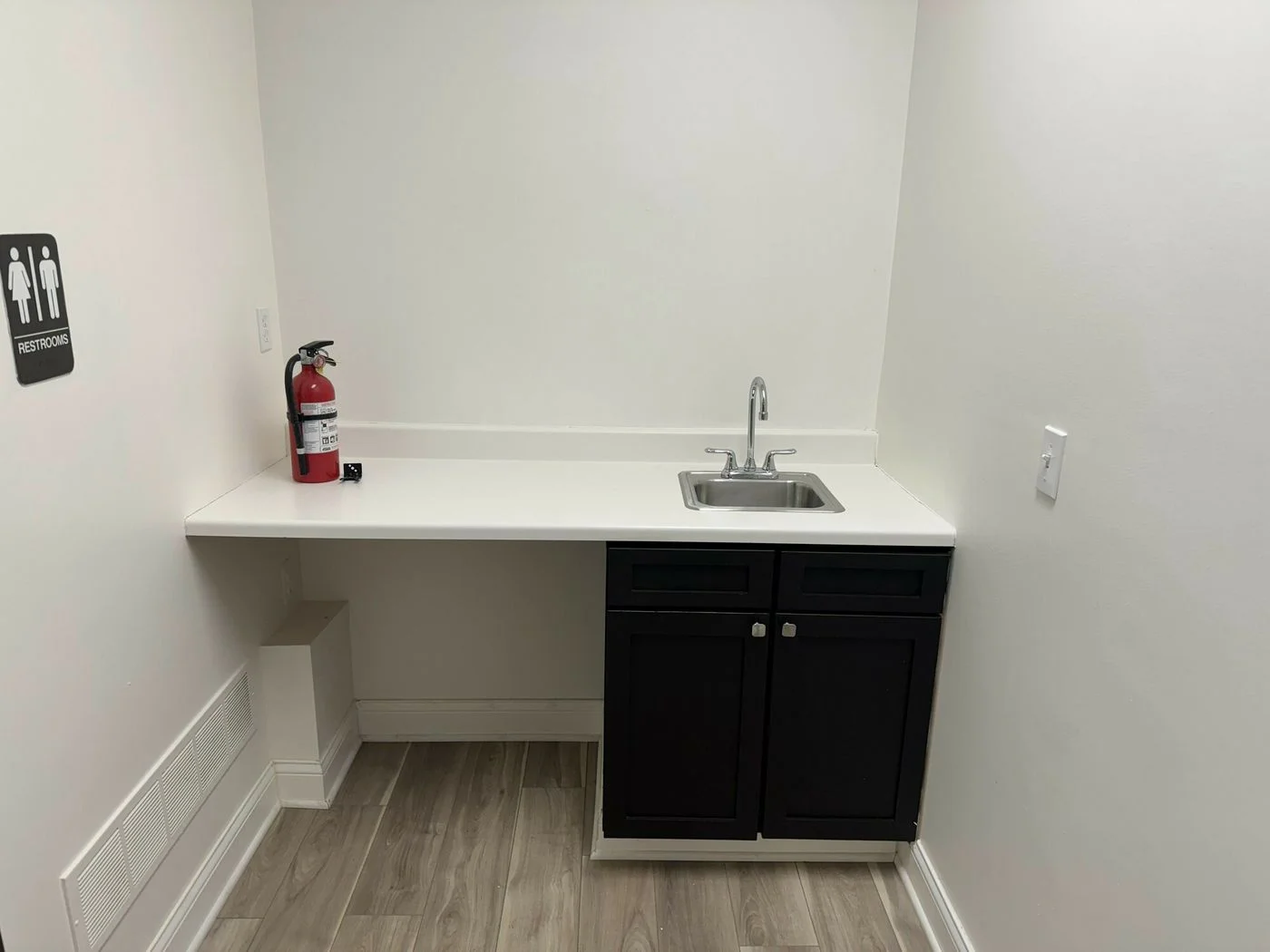 Photo 3 of 8155 Annsbury Dr, Shelby Township, MI 48316