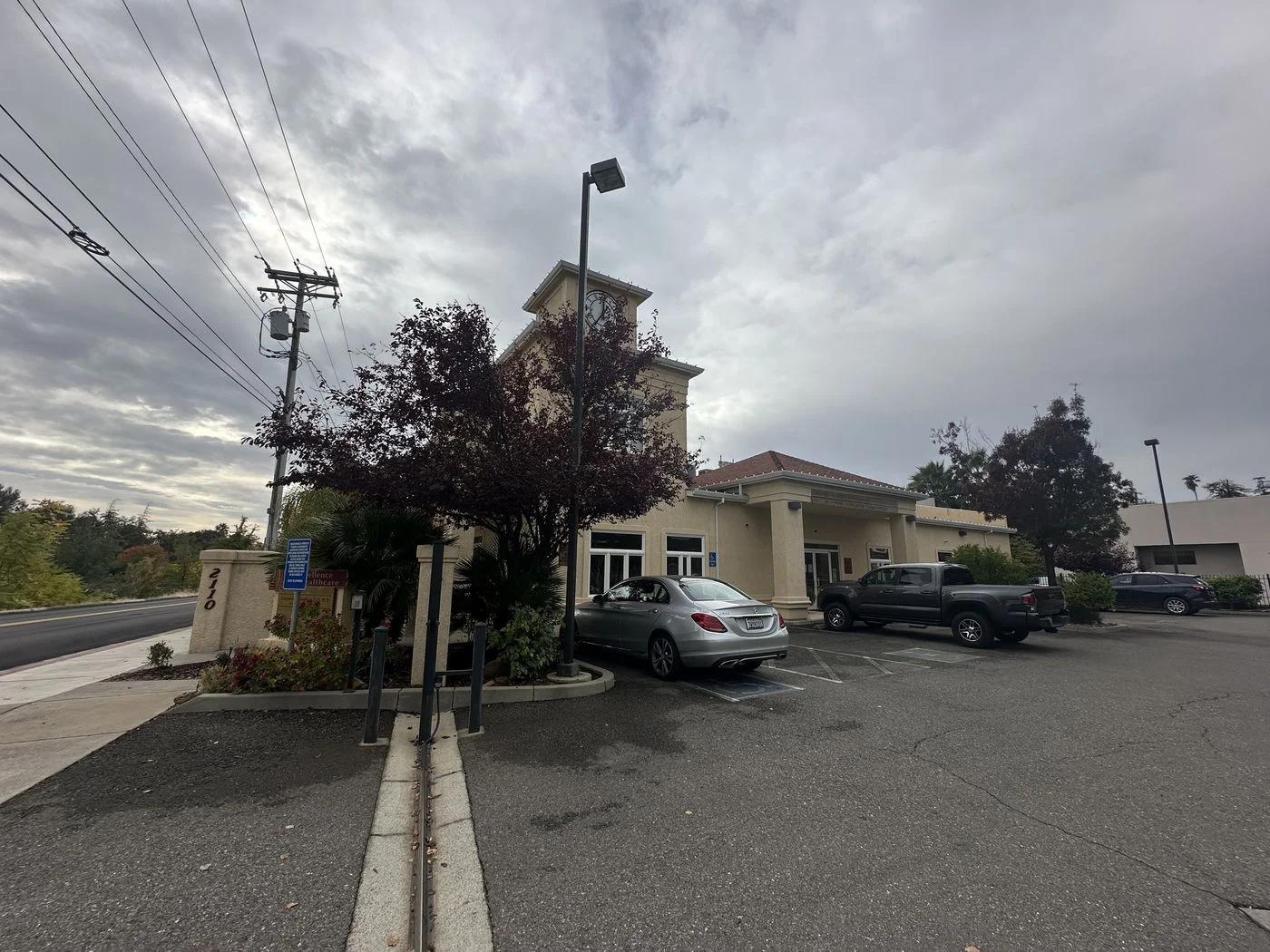 Photo 2 of 2110 Railroad Ave, Redding, CA 96001