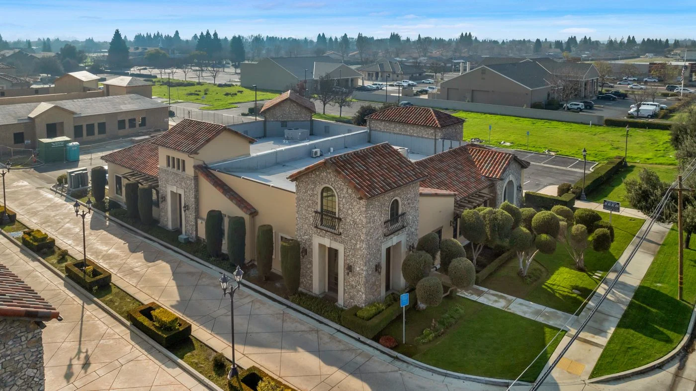 Photo 2 of 209 E Caldwell Ave, Visalia, CA 93277