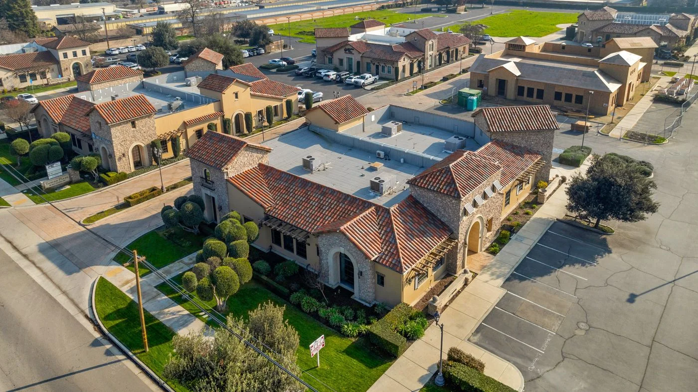 Photo 3 of 209 E Caldwell Ave, Visalia, CA 93277