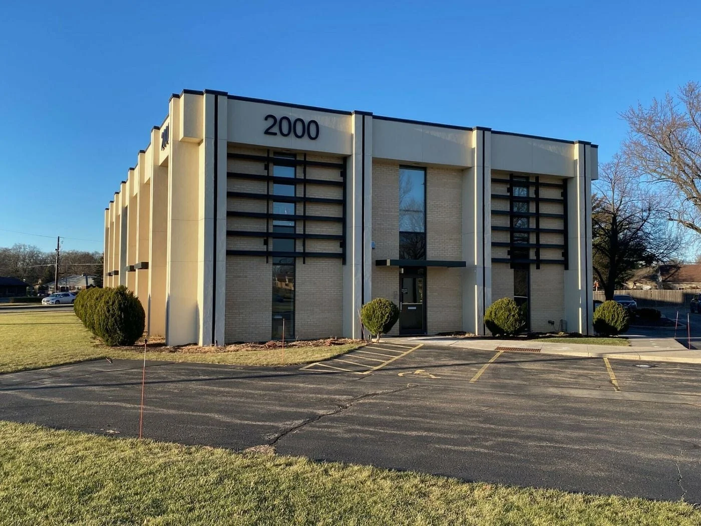 Photo 2 of 2000 S Memorial Dr, Appleton, WI 54915