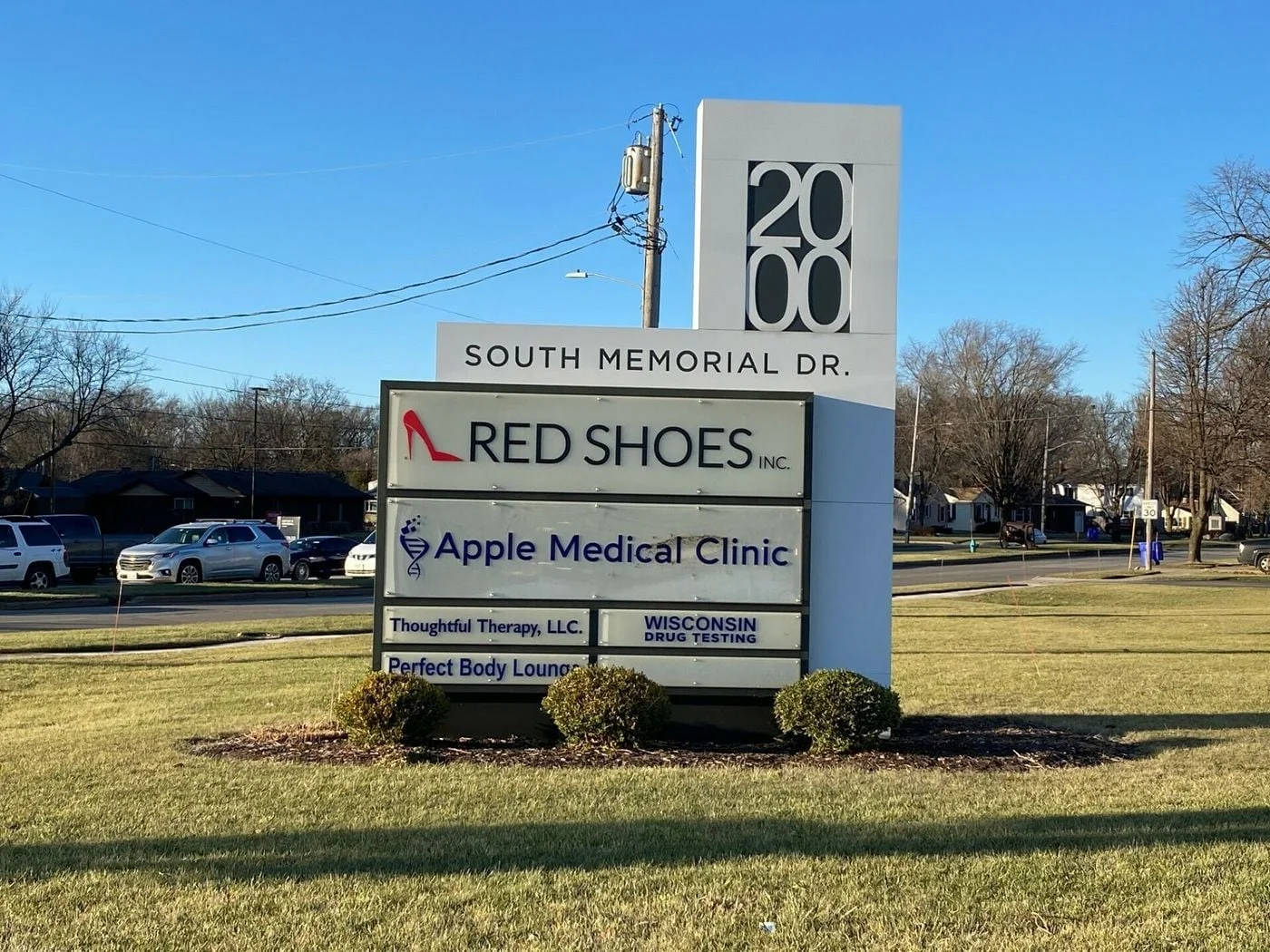 Photo 3 of 2000 S Memorial Dr, Appleton, WI 54915