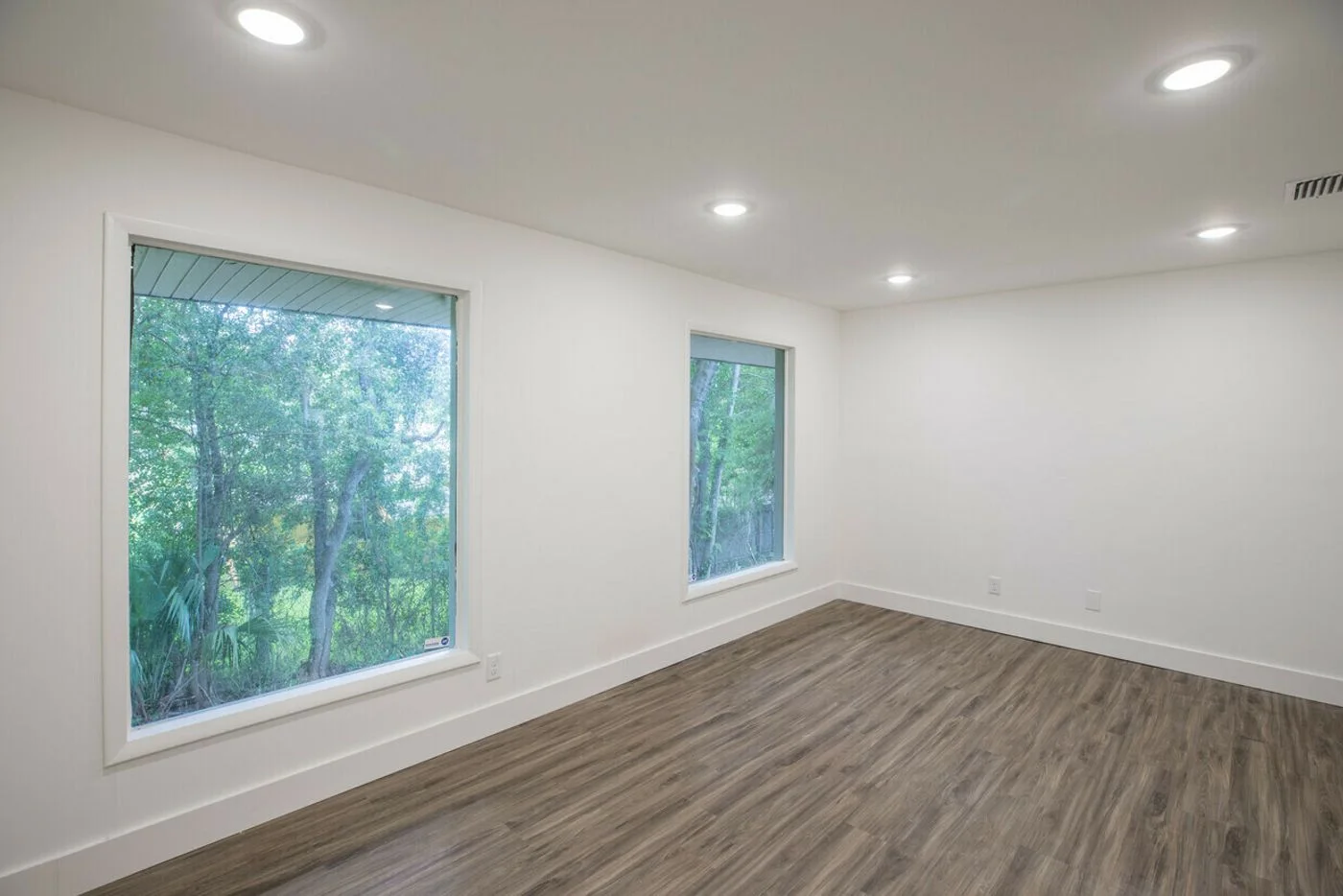 Photo 3 of 4251 University Blvd S, Jacksonville, FL 32216