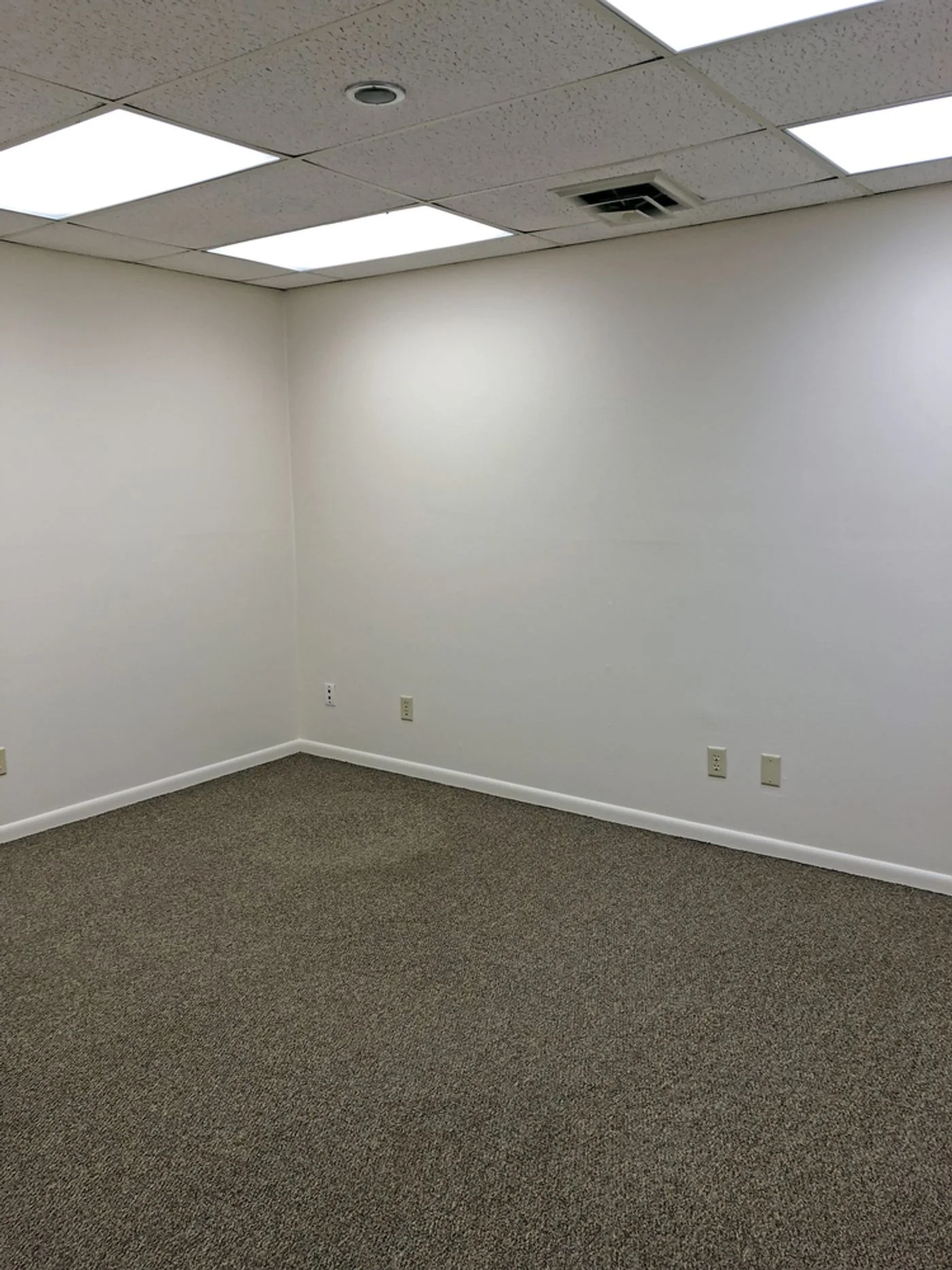 Photo 3 of 2000 W Pioneer Pkwy, Peoria, IL 61615