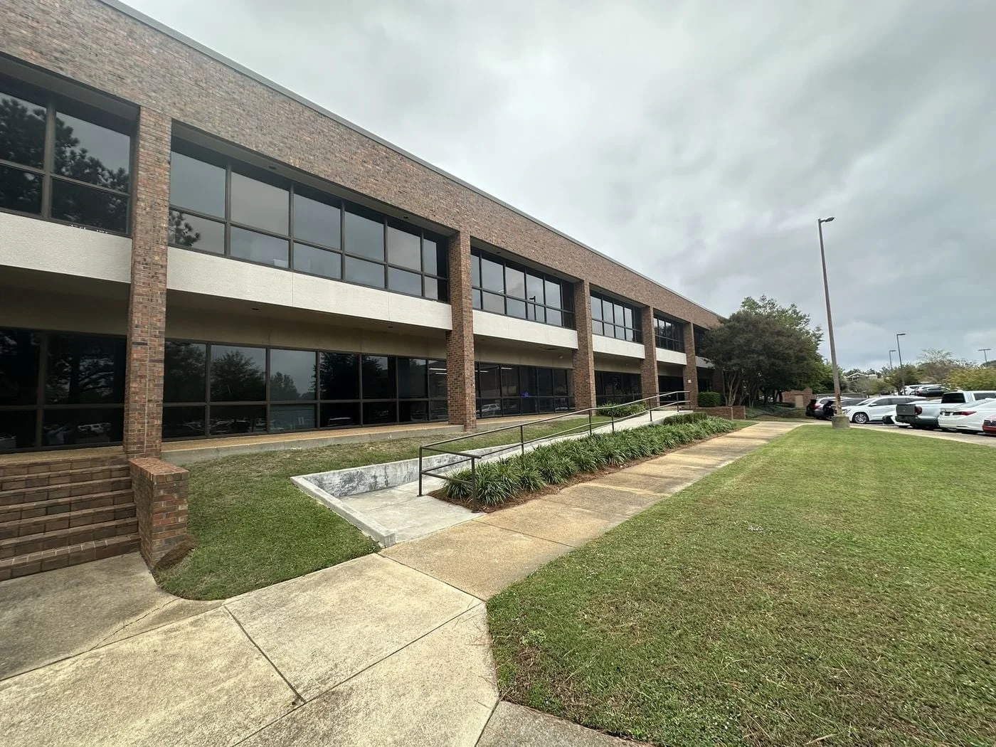 Photo 2 of 1080 River Oaks Dr, Flowood, MS 39232