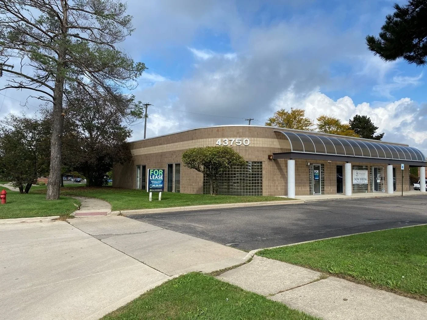 Photo 1 of 43750 Woodward Ave, Bloomfield Township, MI 48302