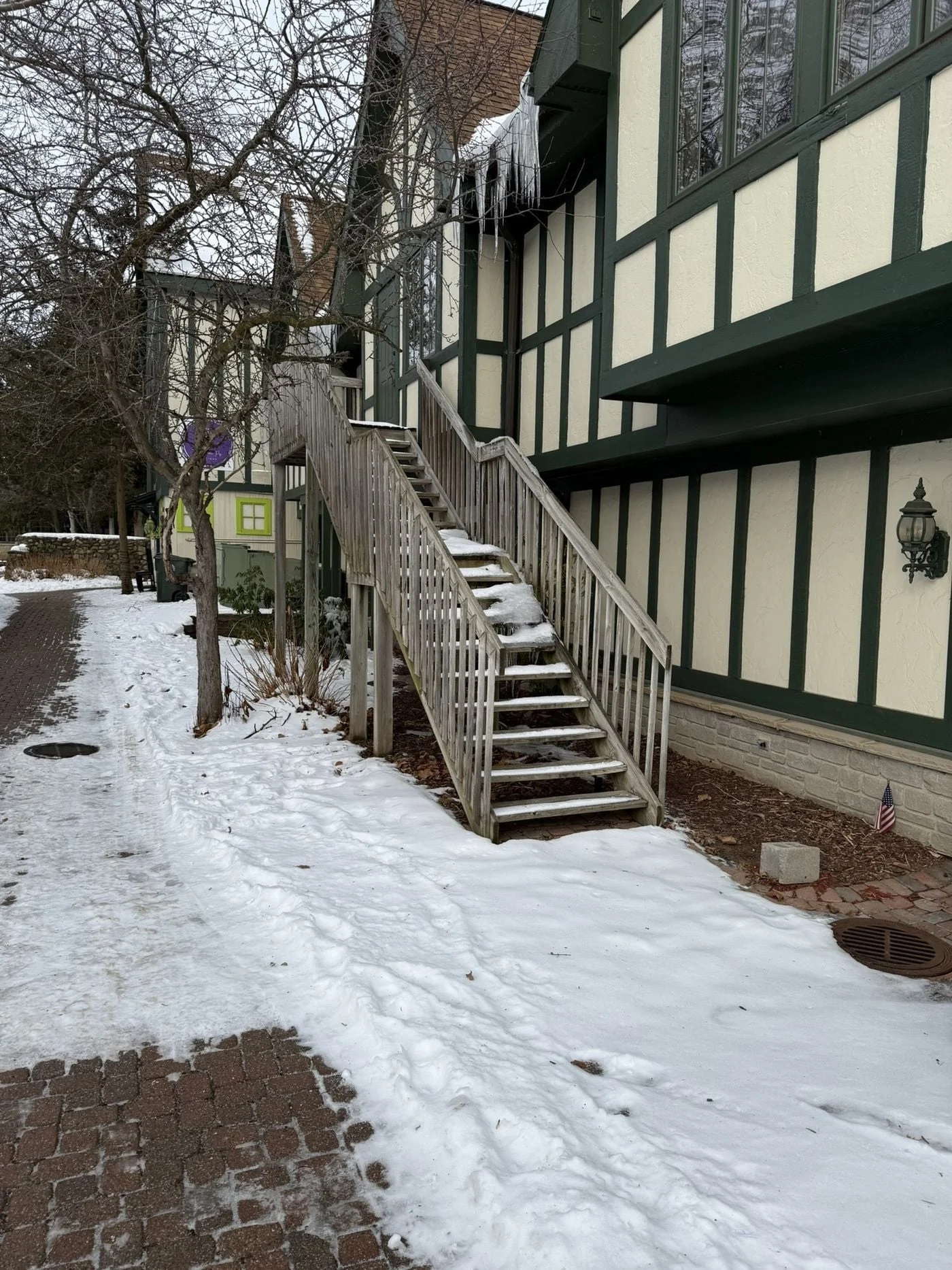 Photo 2 of 2359 Joslyn Rd, Lake Orion, MI 48360