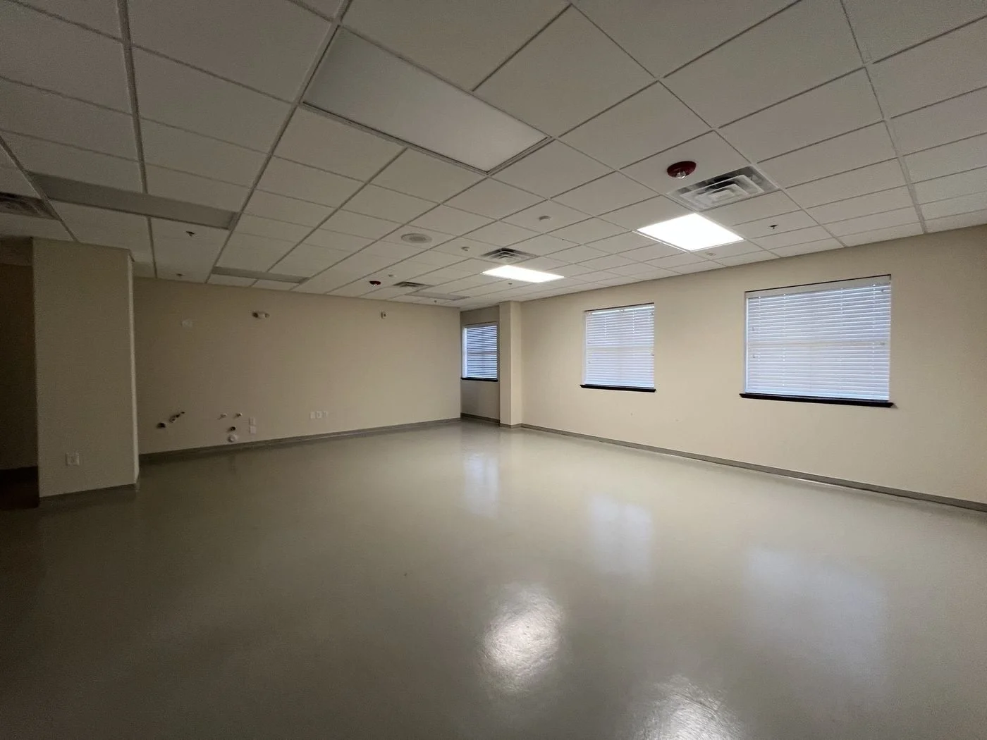 Photo 2 of 2350 Bentridge Ln, Fayetteville, NC 28304